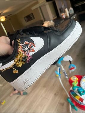 Nike Black & White Floral Charm Low-Top Sneaker